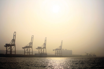Obraz premium In the harbor crane