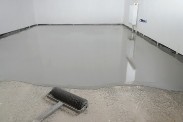 Self-leveling epoxy. Leveling with a mixture of cement floors. - 246154846