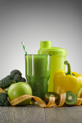 Green smoothie and ingredients