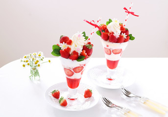 いちごパフェ　バレンタインデー　