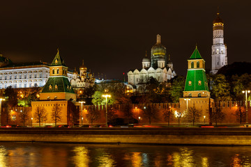 Obraz premium Architecture of Moscow Kremlin at night with illumination