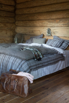 coussins,  plais et linge de lit pour d&eacute;co chalet cabane