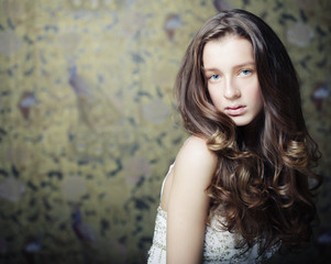 beautyful young woman with long curly hair