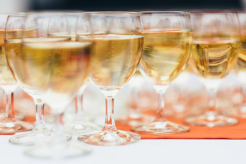 Champagne flows freely in festive events such as weddings and parties. The pleasure of sharing.