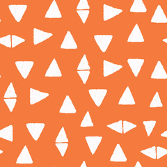 Bezszwowe ręcznie rysowane trójkąt geometryczny wzór powtarzalny w kolorze pomarańczowym i białym - 246226653