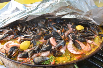 paella with mussels