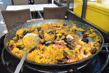 paella in a pan