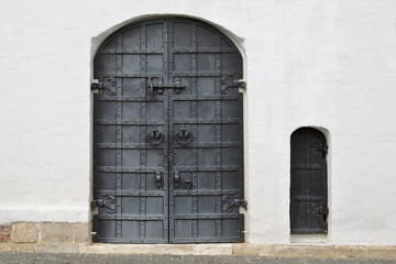 Fototapeta na wymiar black ancient metallic door