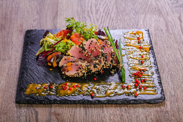 Tuna carpaccio with sauce