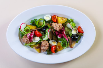 Tuna salad with vegetables