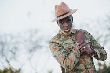 Obraz premium Fashionable handsome afro man wearing a hat.