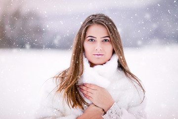 Besutiful woman portrait in the snow