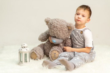 a child hugs a Teddy bear
