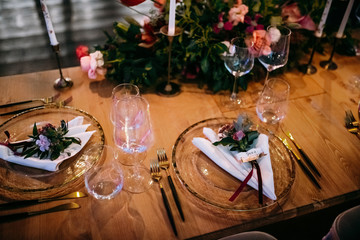 Rustic wooden tabel set for festive wedding dinner