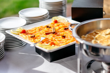 Fine, colorful and quality food for cocktails and receptions. Succulent preparations to put in the mouth and enjoy moments with friends