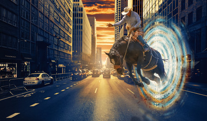 Rodeoreiter springt durch ein Wurmloch auf eine belebte Straße einer Großstadt - obrazy, fototapety, plakaty