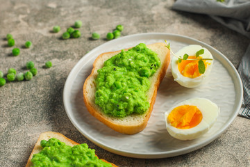 sandwich vegetable, green (healthy food: peas, avocados, and more). Healthy food concept. food background