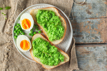 sandwich vegetable, green (healthy food: peas, avocados, and more). Healthy food concept. food background