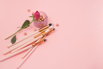  Cosmetics and makeup brushes