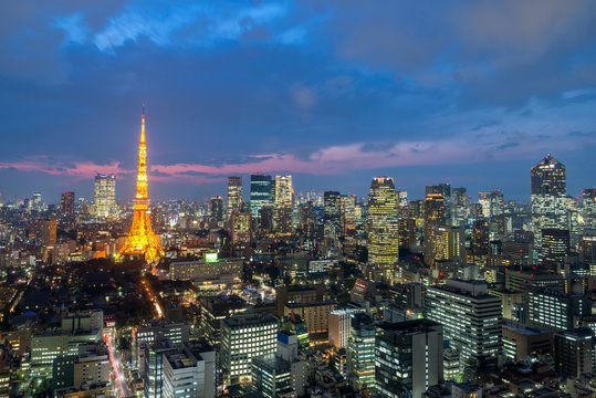 Tokyo at Nigh view of Tokyo tower, Tokyo city skyline, Tokyo Japan © ake1150