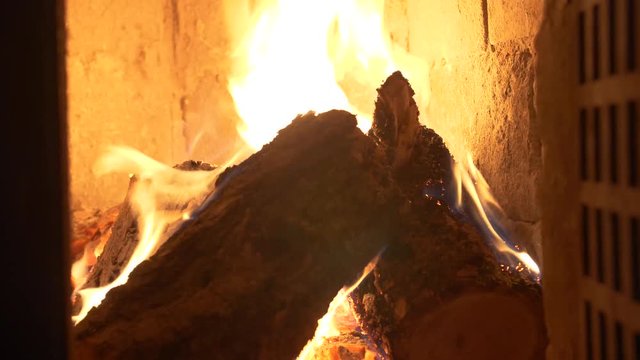 Firewood catching fire in a tile stove / cockle