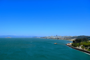 Fototapeta premium View of the bay and the city of San Francisco in the morning. California, USA