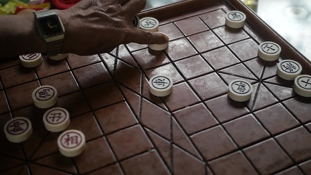 Xiangqi. Jogo Tradicional Chinês. Xadrez Chinês. Jogo De Tabuleiro. Foto  Royalty Free, Gravuras, Imagens e Banco de fotografias. Image 144320859