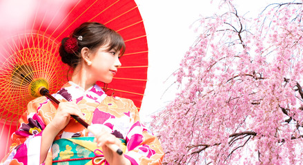 桜と着物の女性