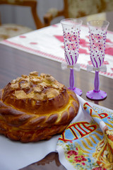  Wedding bread with salt. Wedding bread on an embroidered towel. Elements of wedding traditions