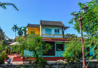 Fototapeta na wymiar Old buildings in Hoi An, Vietnam