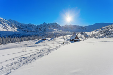 Zimowy krajobraz, widok na Dolinę Gąsienicową, Tatry, Polska © lukszczepanski