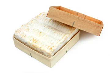 Crédence de cuisine en verre imprimé Produits laitiers Carré de l'est / Famous French cheese in wood box
