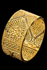 Bracelet from pure gold