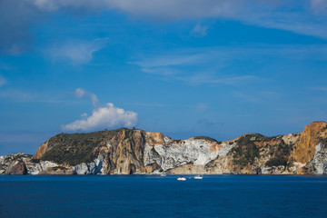 Costa selvaggia nell'isola di Ponza in Lazio