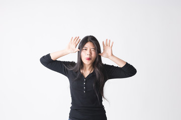 若い女性・白バック