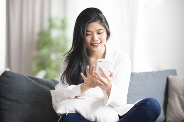 リビング・女性