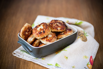 fried meat patties in a ceramic bowl
