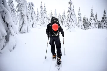 Gardinen Men trekking in the mountains. Winter mountain landscape. © Kozioł Kamila