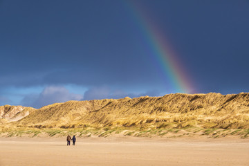 Regenbogen über den Dünen von Egmond an Zee/NL