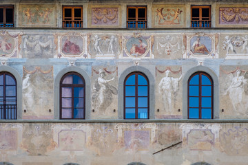 Firenze, affreschi in piazza Santa Croce