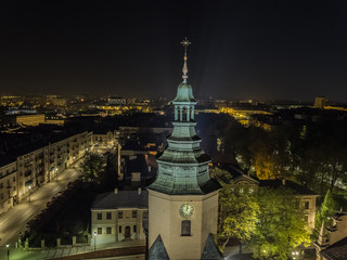 Fototapeta na wymiar Wieża Bazyliki Katedralnej