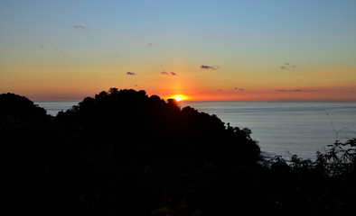 Fototapeta premium Sonnenuntergang an der Paziifischen Küste von Costa Rica