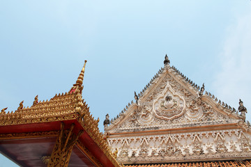 Fototapeta premium white temple pagoda