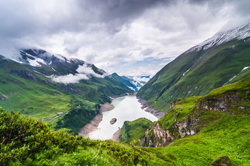 Fototapeta na wymiar Beautiful view of dam At Mooserboden Lake in Austria