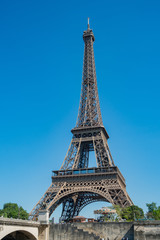 Fototapeta premium Morning view of the famous Eiffel Tower and downtown citypscape