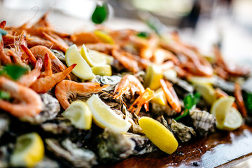 Fine, colorful and quality food for cocktails and receptions. Succulent preparations to put in the mouth and enjoy moments with friends
