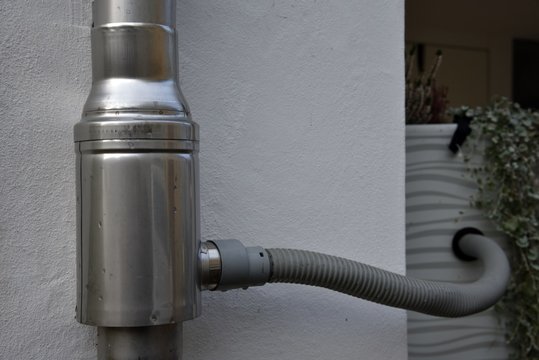 Regenwassersammler aus Edelstahl  mit Schlauchanschlu&szlig;