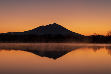 母小島遊水地から夜明けの筑波山