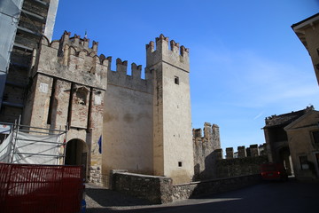 Fototapeta na wymiar Sirmione del Garda - il Castello