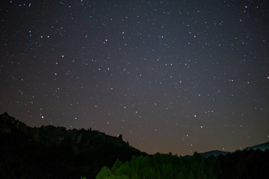 Cielo lleno de estrellas en la noche